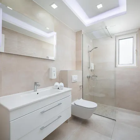 Jakov Ii Apartament Promajna
