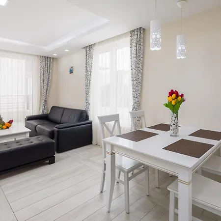 Jakov Ii Apartament *